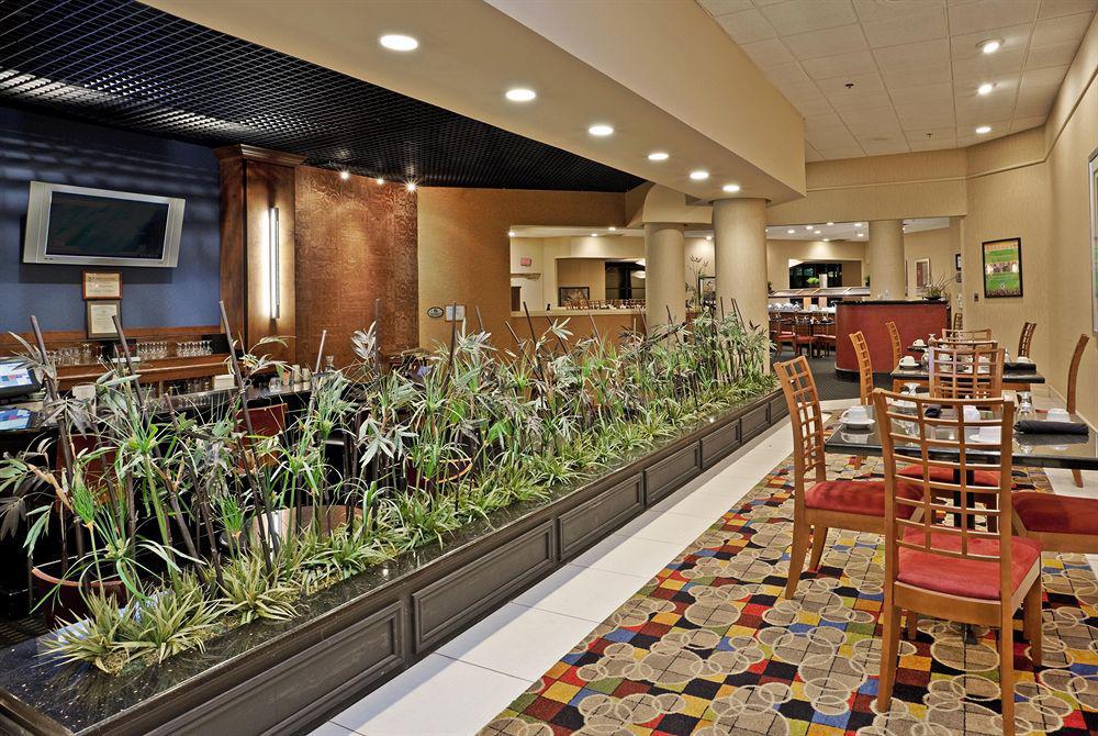 Doubletree By Hilton Winston Salem - University, Nc Restoran gambar
